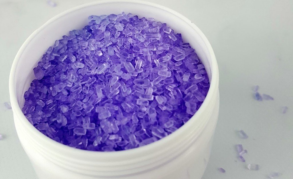 Homemade Lavender Bath Salts - great spa gift idea!